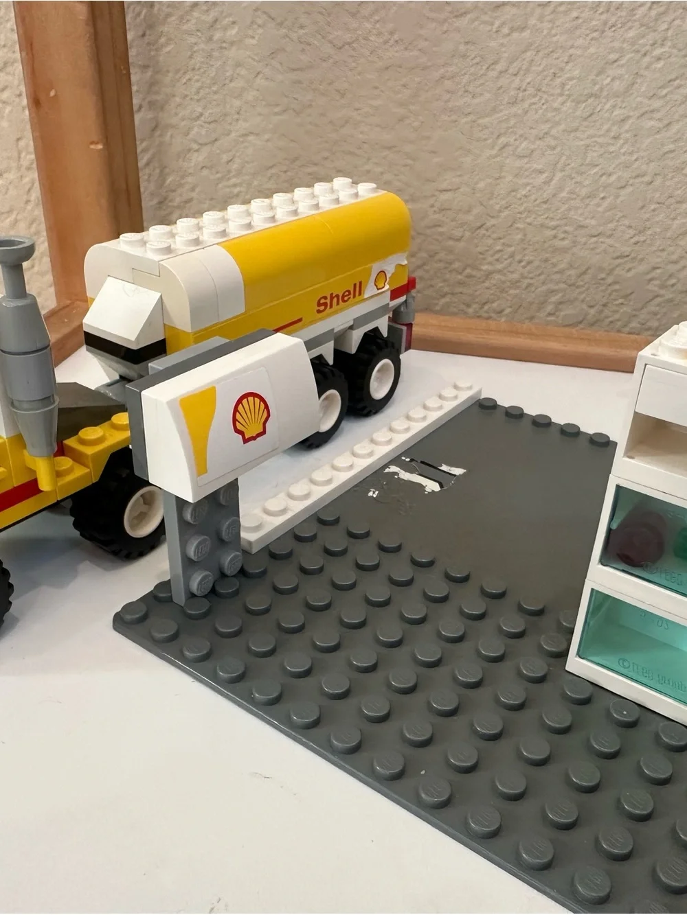 LEGO SHELL Fuel Tanker and Gas Station set